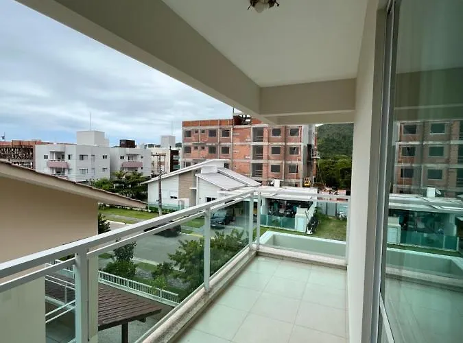 Apto de 3 quartos na Praia de Palmas, com garagem